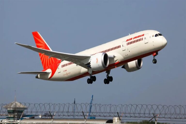 इंडोनेशिया में ज्वालामुखी विस्फोट का असर, बाली जा रही एअर इंडिया की फ्लाइट दिल्ली लौटाई गई “कई अंतरराष्ट्रीय उड़ानें रद्द”