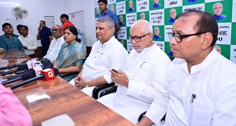 नीतीश सरकार की उपलब्धियों का बखान, विपक्ष पर तीखा हमला एनडीए फिर बनाएगी सरकार “बिहार मंत्रियों ने की प्रेस वार्ता”