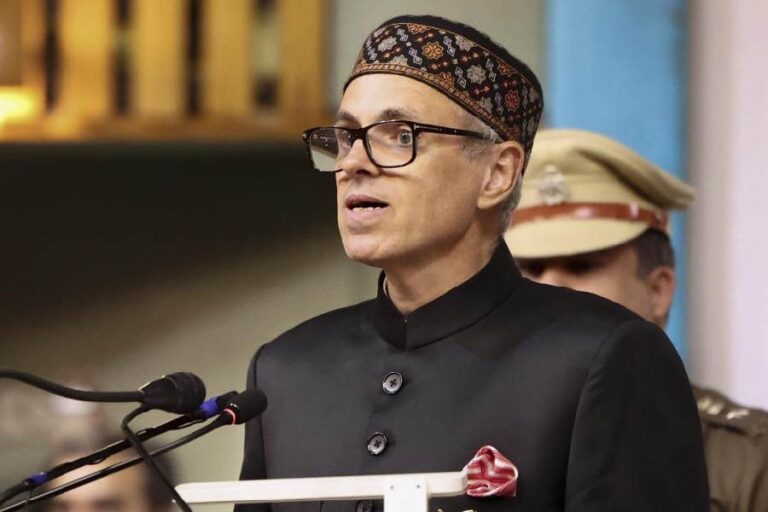 सीएम उमर अब्दुल्ला का विपक्ष पर वार “सत्ता में चुप थे महबूबा और सज्जाद”, अब आरक्षण पर कर रहे राजनीति