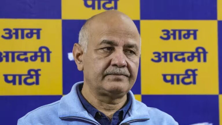 ‘मैं जिम्मेदार नहीं’ क्लासरूम घोटाले में पूछताछ के दौरान बचते नजर आए, मनीष सिसोदिया जानें क्या है पूरा मामला