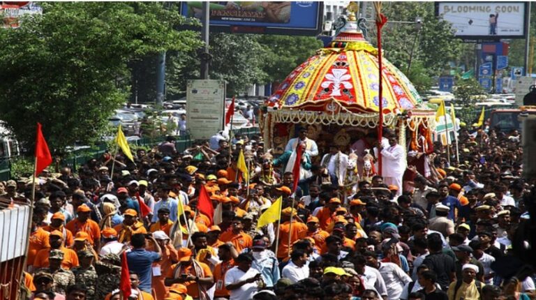 दिल्ली में भगवान जगन्नाथ की भव्य रथ यात्रा, भक्तिमय वातावरण में गूंजे जयकारे “रेखा गुप्ता ने निभाई छेरा पहाड़ा की रस्म”