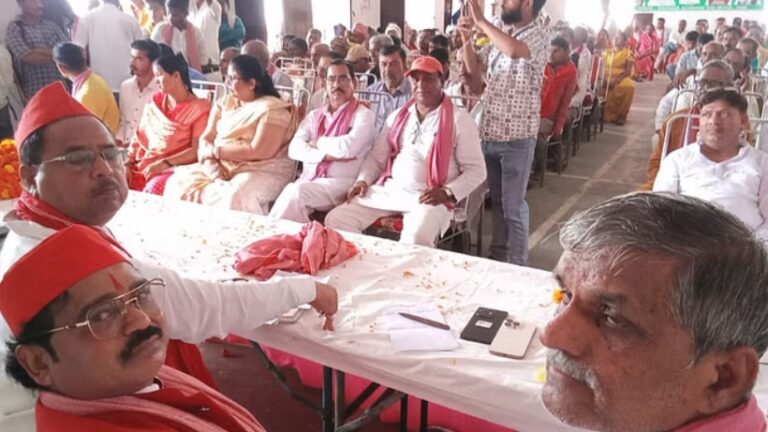 ओबरा में गरजी सपा की पीडीए पंचायत, मछुआ समाज के अधिकारों की उठी बुलंद आवाज़