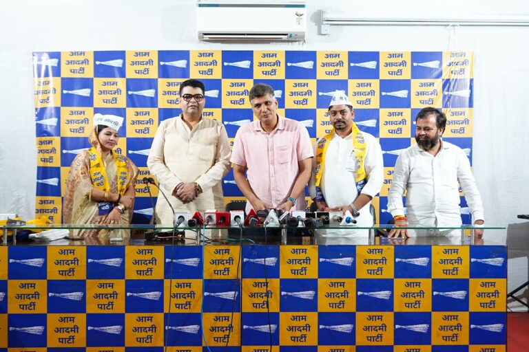 भाजपा को तगड़ा झटका पार्षद सुमन टिंकू राजोरा ने छोड़ी बीजेपी, फिर से थामा ‘आप’ का हाथ 