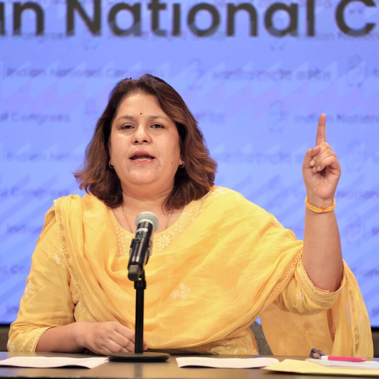 विदेशी कंपनी ने शेयर बाजार में की लूट, सरकार और सेबी देखती रही!सुप्रिया श्रीनेत का सवाल-क्या मोदी सरकार ने जनता के पैसे की रक्षा करने के बजाय चुप्पी साध ली ? 