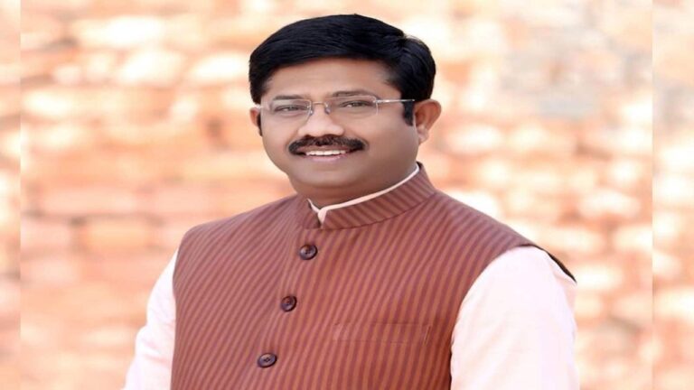 औद्योगिक विकास मंत्री नंदी का बड़ा आरोप, नोएडा में 2007 के रेट पर 2018 में बांटी गई ज़मीन “करोड़ों का नुकसान”