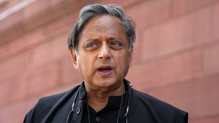आपातकाल को बताया ‘क्रूरता का काल’, शशि थरूर का कांग्रेस पर बड़ा हमला “कांग्रेस की नीतियों पर उठाए सवाल”