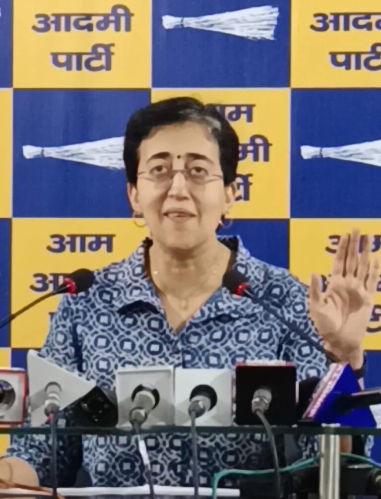 भाजपा की बुलडोज़र राजनीति चुनाव से पहले झुग्गियों में रोटी, चुनाव के बाद उजाड़ी ज़िंदगी – आतिशी