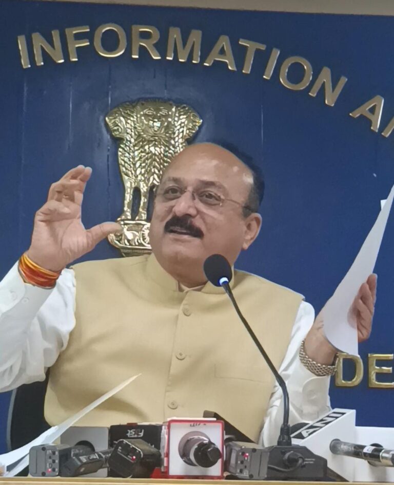 दिल्ली के शिक्षा मंत्री आशीष सूद का बड़ा बयान – मोबाइल शौक नहीं, आज के समय की जरूरत है.
