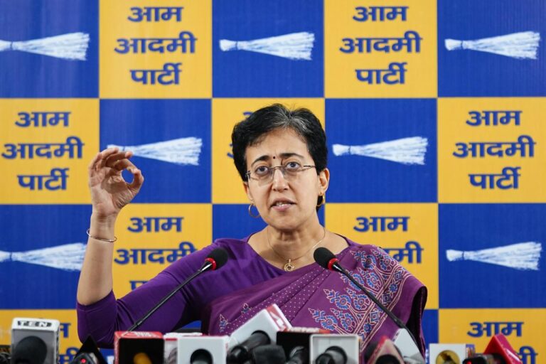 आतिशी का भाजपा पर बड़ा हमला – गुजरात में जीत से घबराई भाजपा, फर्जी मुकदमों में फंसा रही है आम आदमी पार्टी ने कहा: डरने वाले नहीं, गुजरात में बदलाव तय हैI