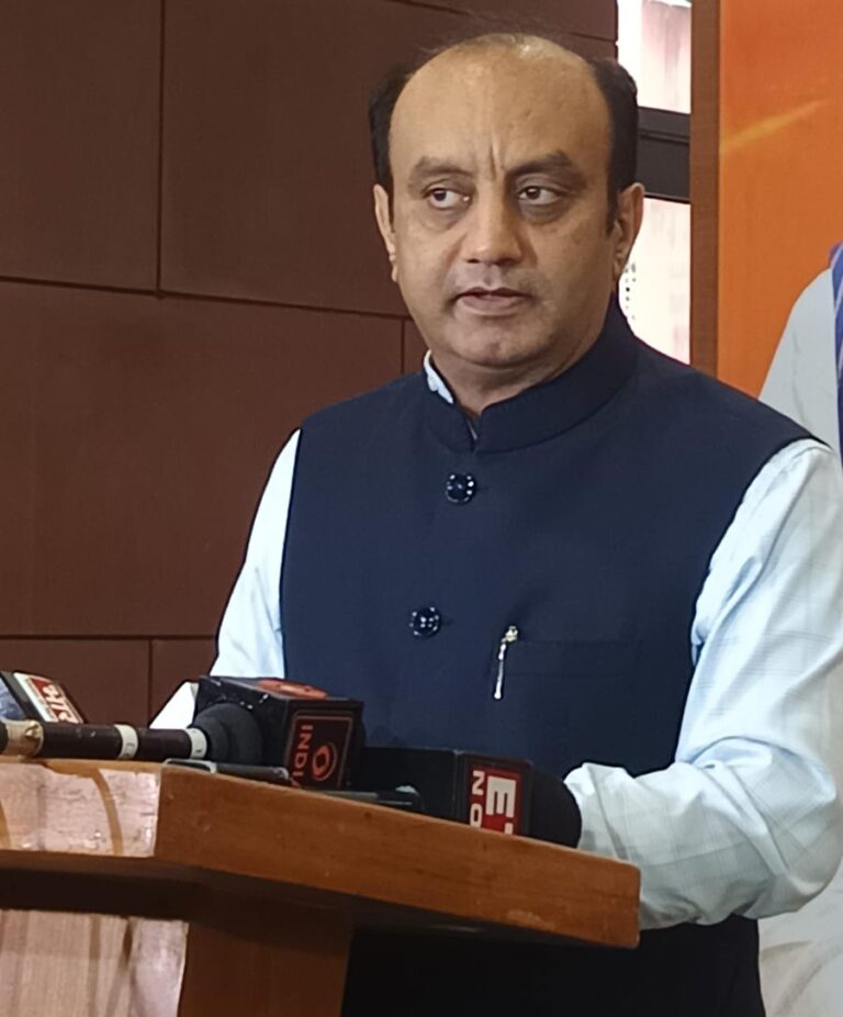 सत्ता का केंद्रीकरण और पारिवारिक राजनीति -सुधांशु त्रिवेदी का कांग्रेस पर तीखा प्रहार