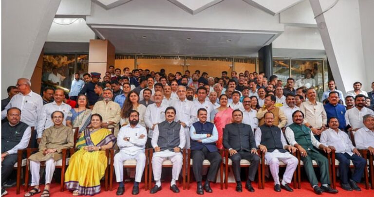 एकनाथ शिंदे का तीखा हमला “उद्धव ठाकरे ने 2019 में फडणवीस और भाजपा को दिया धोखा, कांग्रेस से मिलाया हाथ