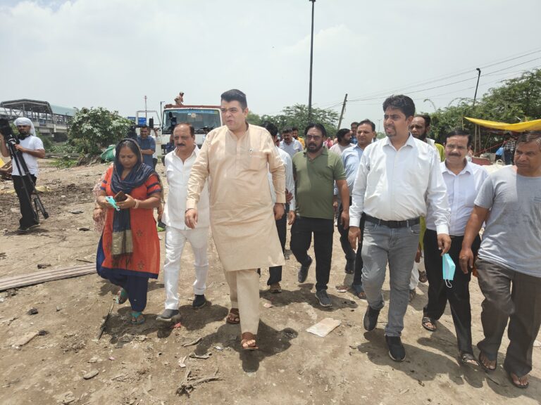 दिल्ली को कूड़े से नहीं मिल रही मुक्ति, मजलिस पार्क में बन रहा है चौथा कूड़े का पहाड़ – अंकुश नारंग