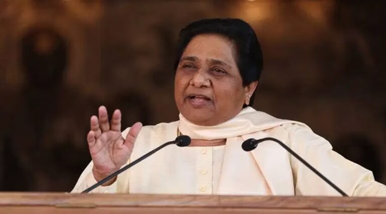 मायावती का तीखा वार कांग्रेस-एनडीए दोनों ओबीसी समाज के लिए भरोसेमंद नहीं कांग्रेस और “बीजेपी दोनों पर जमकर बरसीं”