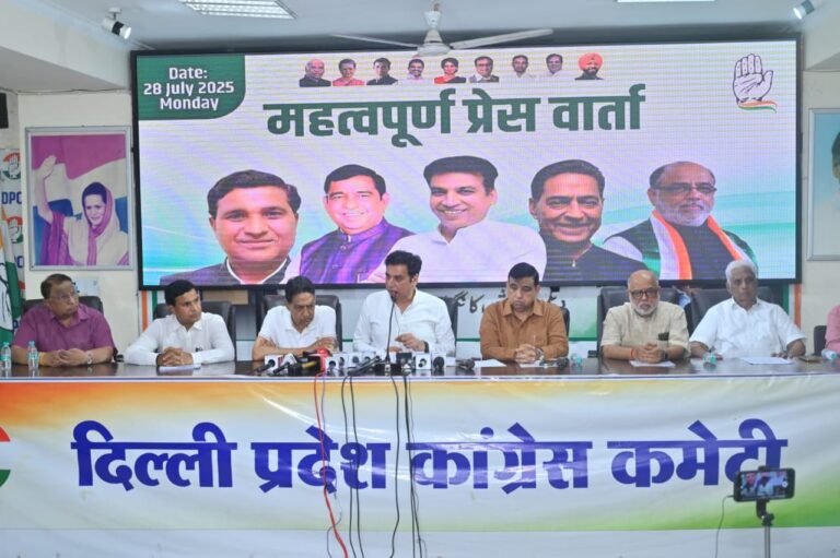 कांग्रेस का वादा झुग्गीवासियों को नहीं होने देंगे बेघर – देवेंद्र यादव