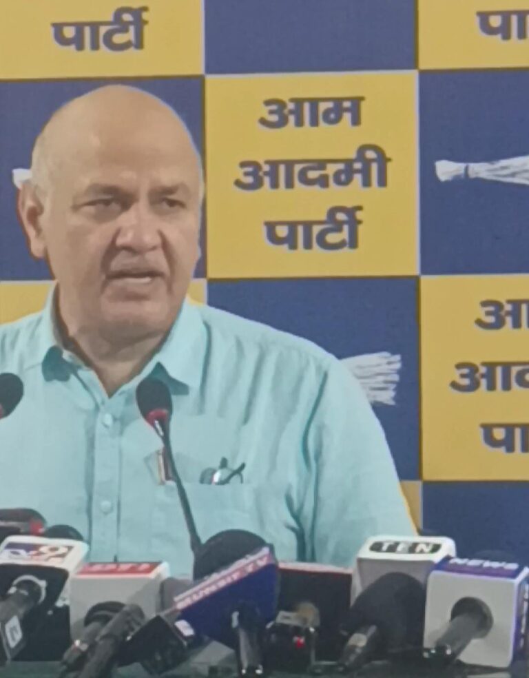 शिक्षा को नज़रअंदाज़ कर देश को पीछे ले जा रही है सरकार – मनीष सिसोदिया