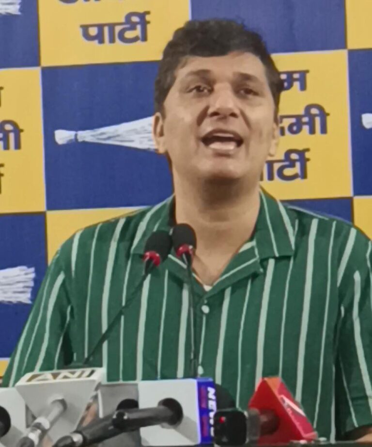 डी-सिल्टिंग घोटाले पर आम आदमी पार्टी का बड़ा हमला — बीजेपी अफसरों की जांच की माँग