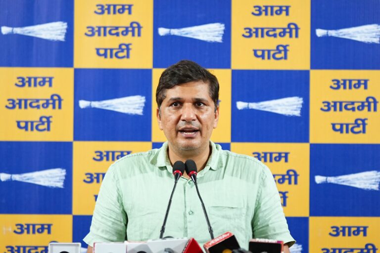 निजी स्कूलों की मनमानी पर सरकार का नया कानून, अभिभावकों की जेब पर डाका – सौरभ भारद्वाज