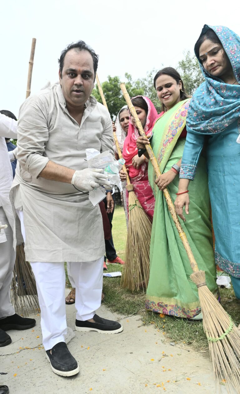 दिल्ली को साफ़ और हरा-भरा बनाने के लिए – डॉ. पंकज कुमार सिंह ने शुरू किया जन अभियान स्वच्छता, हरियाली और जनता से संवाद-एक नई दिशा की शुरुआत