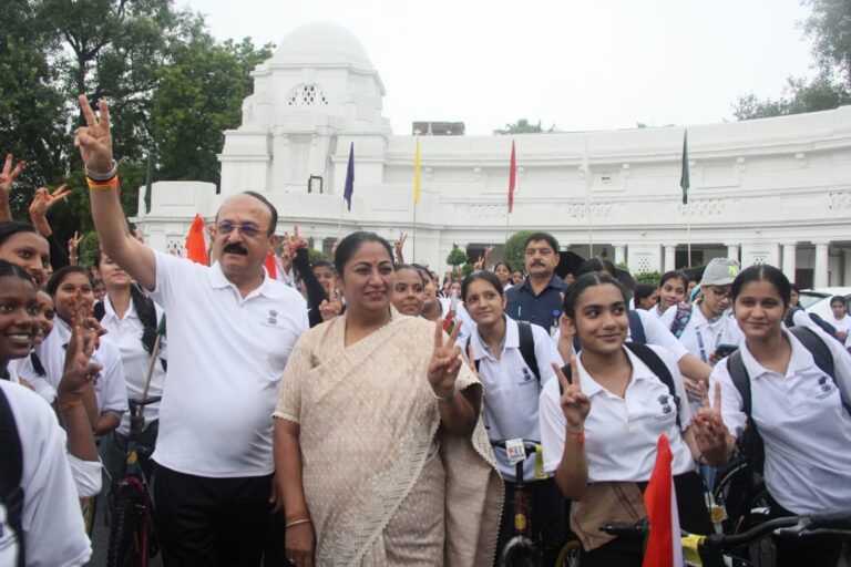 ‘हर घर तिरंगा’ सांसद बाइक रैली में मुख्यमंत्री रेखा गुप्ता का जोशीला संबोधन – 2014 से पहले देशभक्ति का ऐसा उत्साह कभी नहीं देखा गया