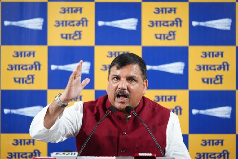 भ्रष्टाचार बिल पर आप नेता संजय सिंह का हमला, ‘मोदी सरकार लोकतंत्र को करना चाहती है खत्म फर्जी केस, जेल, खरीद-फरोख्त “AAP ने JPC से किया किनारा”