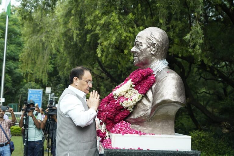 पूर्व केंद्रीय मंत्री अरुण जेटली की पुण्यतिथि पर भाजपा नेताओं ने दी श्रद्धांजलि. जेपी नड्डा ने अरुण जेटली को किया नमन
