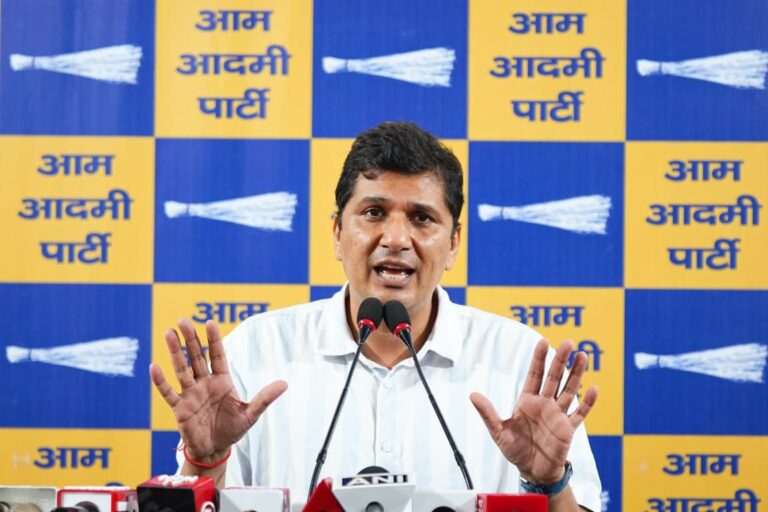 भाजपा ने किया छात्रों से वादा, अब बढ़ाया मेट्रो किराया ‘आम आदमी पार्टी के प्रदेश संयोजक सौरभ भारद्वाज ने किया हमला