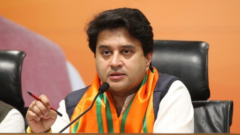 मध्य प्रदेश की राजनीति में भूचाल, कमलनाथ-दिग्विजय सिंह के बीच संघर्ष पर ज्योतिरादित्य सिंधिया ने तोड़ी चुप्पी “जानें क्या कुछ कहा”