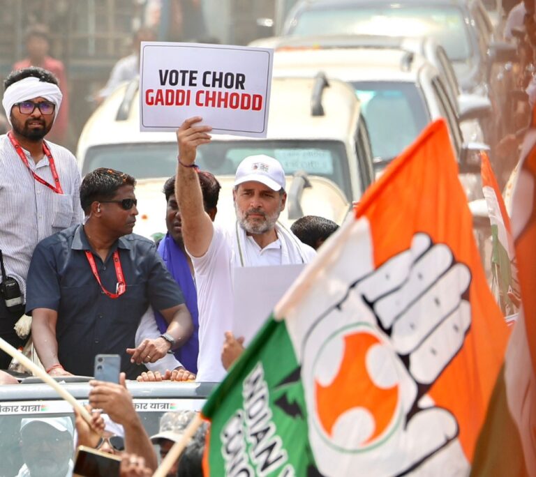 राहुल गांधी का आरोप BJP करती है वोट की चोरी, देशभर में उठे ‘वोट चोर’ के नारे “अब संविधान खतरे में”