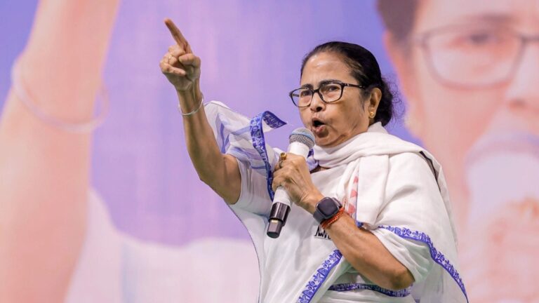 ममता बनर्जी की चेतावनी जब तक हूं जिंदा, किसी को नहीं छीनने दूंगी मताधिकार “नहीं सहेंगें अब हम भाषाई आतंक”