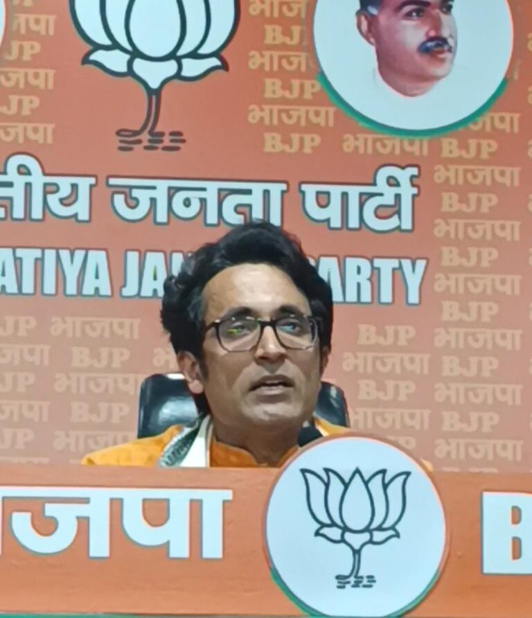 पवन खेड़ा पर वोटर धांधली का आरोप, राहुल गांधी पर प्रदीप भंडारी का सीधा हमला