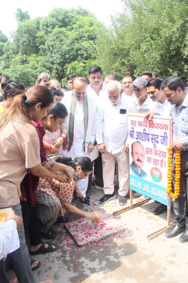 जनकपुरी में शुरू हुआ बड़ा विकास अभियान – मंत्री आशीष सूद ने सीवर, पानी और गैस की नई पाइपलाइन का किया शिलान्यास