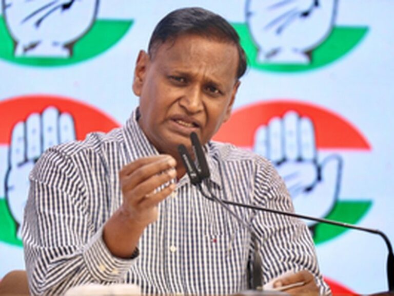 आउटसोर्सिंग मॉडल मजदूरों के हक पर डाका, बोले कांग्रेस नेता डॉ. उदित राज, उठाई यूपी सरकार के खिलाफ आवाज