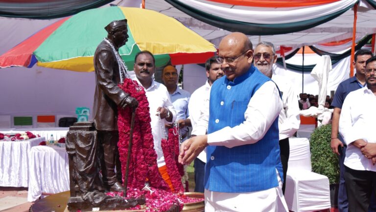 पं. गोविंद बल्लभ पंत की 138वीं जयंती पर श्रद्धांजलि समारोह, ओम बिरला बोले कभी नहीं छोड़ा ईमानदारी का रास्ता “बिरला सहित कई गणमान्य हुए शामिल”