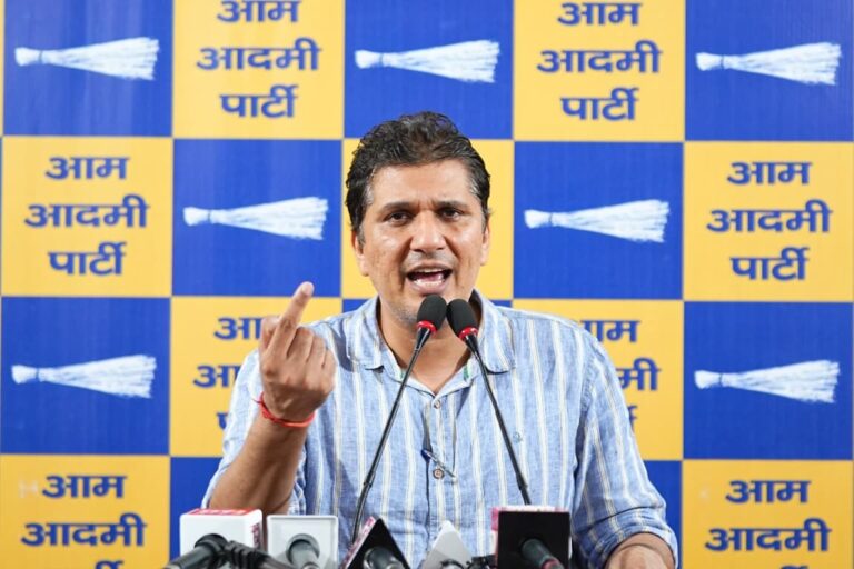 AAP विधायकों को झूठे मुकदमों में फंसा रही है BJP, हम डरने वाले नहीं बोले आप नेता सौरभ भारद्वाज