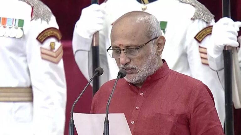 सीपी राधाकृष्णन ने ली देश के 15वें उपराष्ट्रपति पद की शपथ, दक्षिण भारत से राष्ट्रीय राजनीति तक का सफर प्रेरणादायक
