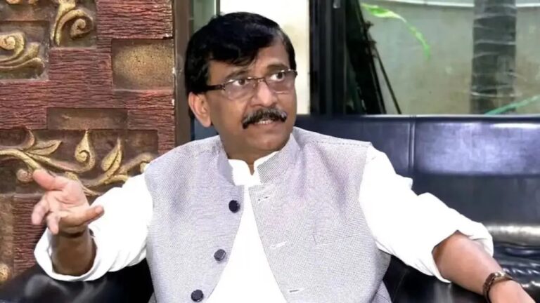 मराठा-ओबीसी आरक्षण विवाद पर गरमाई महाराष्ट्र की सियासत, संजय राउत की CM फडणवीस से संवाद की अपील