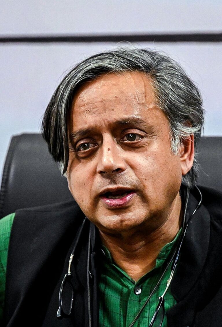 शशि थरूर का अमेरिका पर तीखा हमला टैरिफ, H-1B वीज़ा, और पाक-सऊदी समझौते पर खुलकर बोले