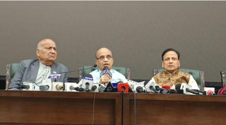 पूनम पांडे अब नहीं करेंगी मंदोदरी का अभिनय – लव कुश रामलीला समिति का बड़ा फैसला
