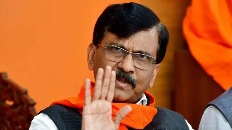 मराठवाड़ा में तबाही के बीच उद्धव का दौरा, गीला सूखा घोषित करने की मांग तेज, सरकार बोली दिवाली से पहले देंगे राहत