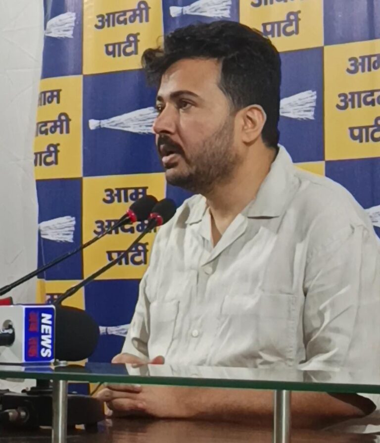 लोकतंत्र पर मंडरा रहा खतरा – दुर्गेश पाठक का मोदी सरकार पर बड़ा हमला
