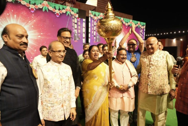 लालकिला मैदान में लव कुश रामलीला का दसवां दिन रहा खास, बॉबी देओल करेंगे रावण दहन