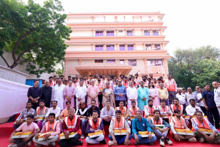 श्रमिकों के सम्मान में भाजपा का समारोह आयोजित