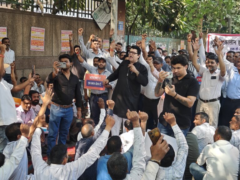 एमटीएस कर्मचारियों की हड़ताल और “आप” पार्षदों का समर्थन