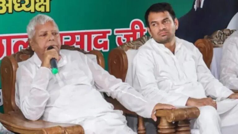 तेज प्रताप ने फिर दिखाया ‘तेवर’ तेजस्वी को किया अनफॉलो, JJD से लड़ेंगे महुआ से चुनाव