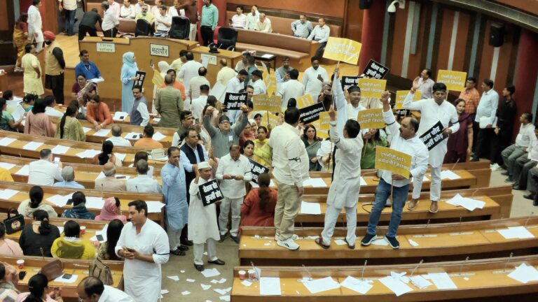 एमटीएस कर्मचारियों की मांगों के समर्थन में आम आदमी पार्टी का जोरदार विरोध प्रदर्शन – अंकुश नारंग