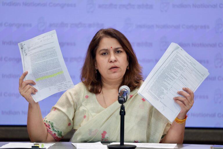 भाजपा सांसद निशिकांत दुबे की पत्नी की संपत्ति में भारी वृद्धि, मोदी सरकार की कथनी और करनी में फर्क उजागर – सुप्रिया श्रीनेत ने उठाए गंभीर सवाल