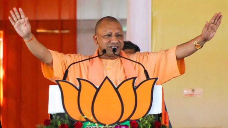 पुलिस स्मृति दिवस पर सीएम योगी का सम्मान, ‘सेवा और समर्पण समाज के लिए आदर्श उदाहरण’