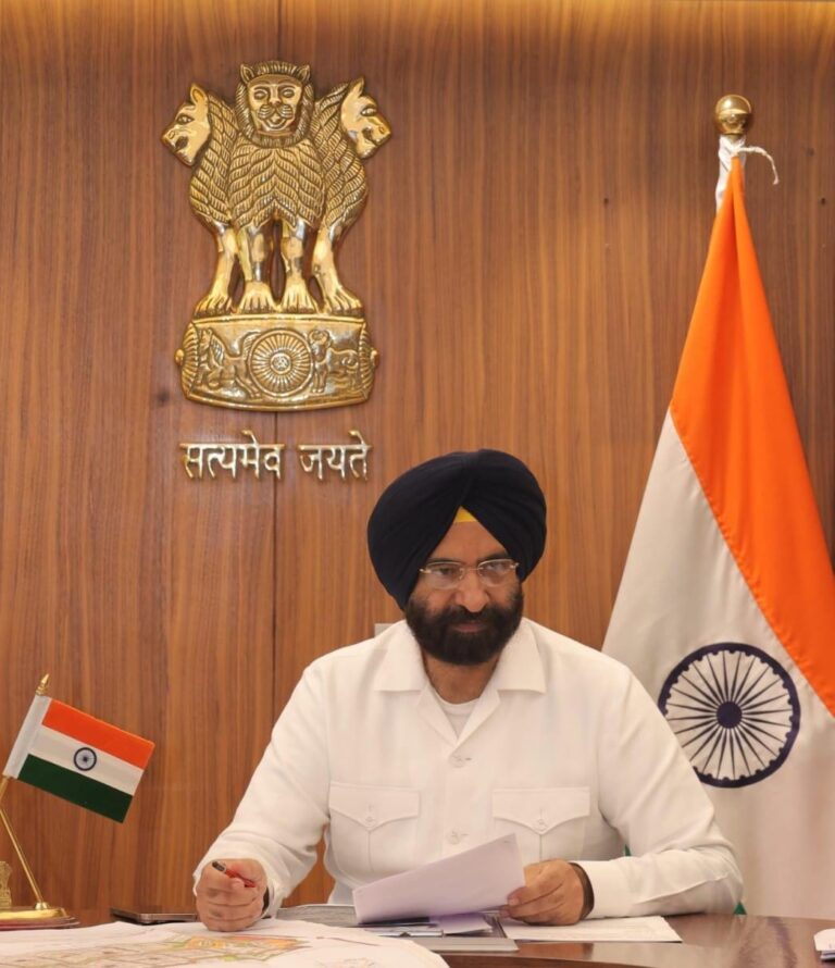 दिल्ली में प्रदूषण नियंत्रण के लिए 2000 टीमें मैदान में 24 घंटे में 50 अंकों का सुधार मुख्यमंत्री रेखा गुप्ता के नेतृत्व में पर्यावरण मंत्री मनजिंदर सिंह सिरसा ने दिए सख्त निर्देश