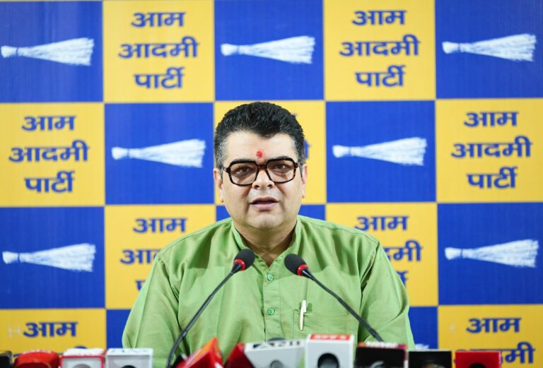 भाजपा की सरकार बनते ही शुरू हुआ सीलिंग अभियान चांदनी चौक के व्यापारियों पर फिर गिरी गाज – अंकुश नारंग जिन व्यापारियों ने भाजपा को सत्ता दी, अब उनकी ही दुकानें आवासीय बताकर सील की जा रही हैं
