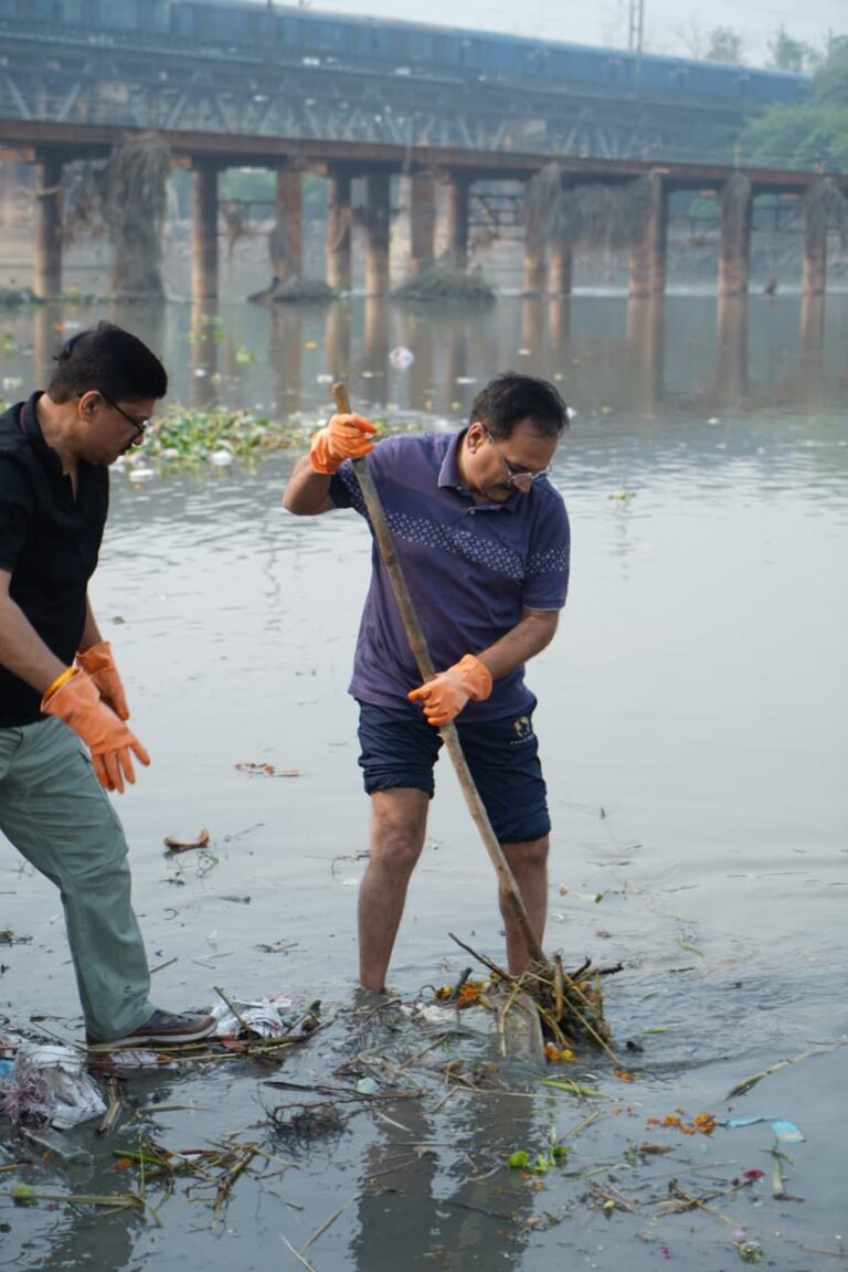 पूर्वांचल समाज को बड़ी सौगात यमुना बैंक मेट्रो स्टेशन के पास छठ घाट फिर से खुला भाजपा सरकार हर धर्म और पर्व का सम्मान करती है, यही दिल्ली की असली पहचान है — वीरेन्द्र सचदेवा